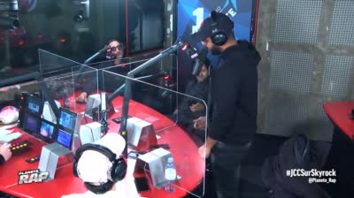 Freestyle parodique dramatique dans Planète Rap