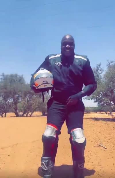 snapchat - Laflèche en équipement de moto imitant un CRS