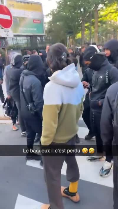 snapchat - Blocus lycée, Un jeune pris pour un policier de la BAC en manifestation