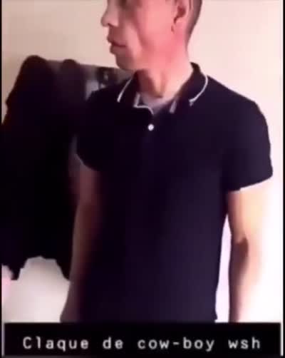 snapchat - Homme qui met une claque de cowboy à un autre homme, J'vais nique ta mère ! Nique ta grand-mère ! Nique ta mère ! Nique ta pute de mère !