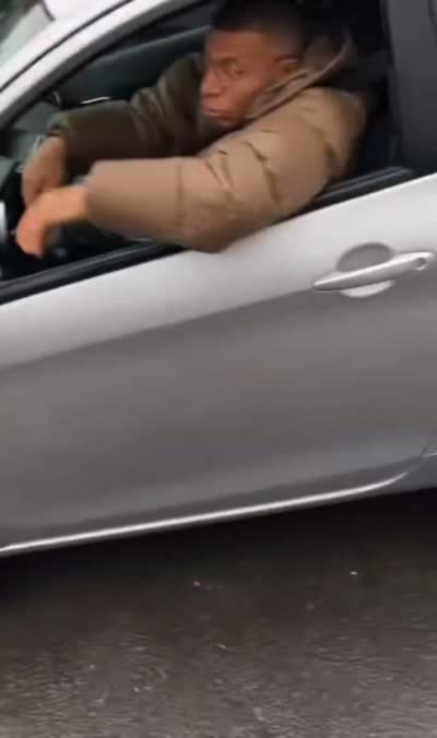 Kylian Mbappé - Quel code ? Quel code ? Mais t'es un guignolo toi, sac à merde va