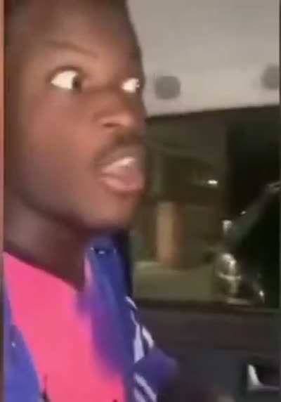 snapchat - Quand il rigole il ouvre la gueule comme ça. haha Wesh, wallah... C'est pas drôle, c'est pas drôle ! Il est gênant !