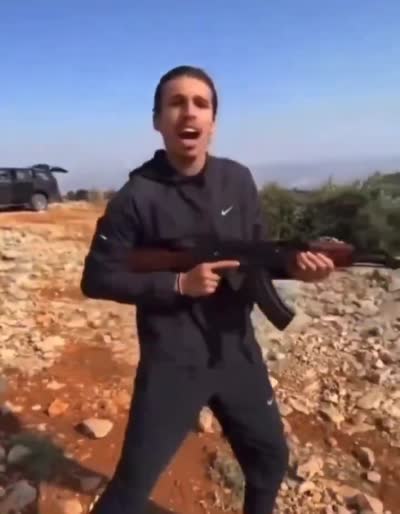 Rayan PSN tire à la Kalachnikov/AK-47