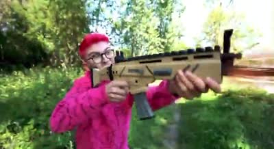 Jeanfils rappe avec des armes Fortnite
