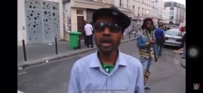 Je salue ton courage. Mon frère, tu sais comment on parle tous les deux. Vraiment, je salue ton courage, baisse pas les bras, et personne va te toucher.