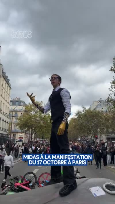 Cosplay de Midas dans une manifestation