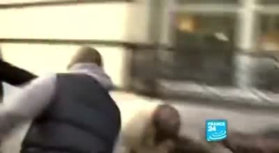 Un homme agressé s'enfuit en courant