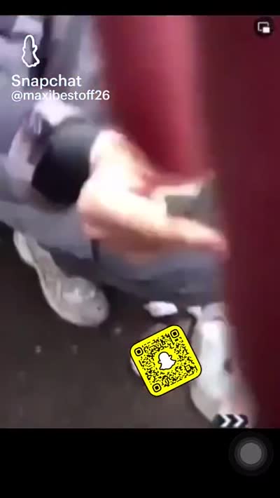 snapchat - Un homme vend un caillou en prétendant que c'est une pierre précieuse