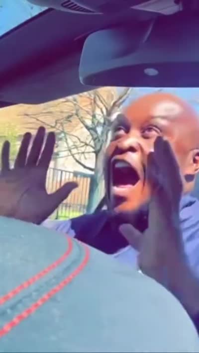 snapchat - Laflèche qui s'ambiance et chante fort en voiture