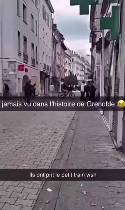 snapchat - des jeunes ont volé un petit train en pleine manifestation