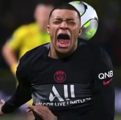 Compilation de Kylian Mbappé qui crie et tombe au sol